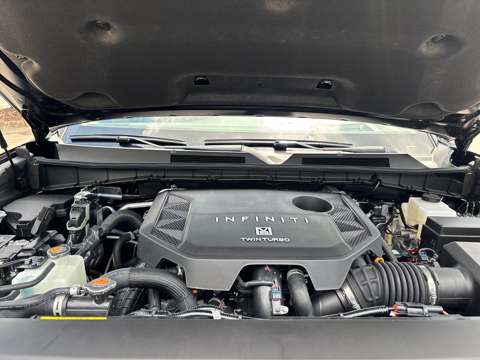 New 2027 BLACK OBSIDIAN INFINITI Luxe 4WD image 9