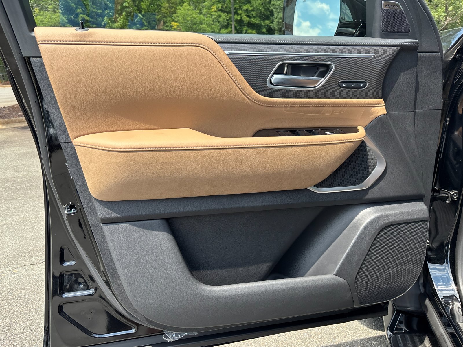New 2027 BLACK OBSIDIAN INFINITI Luxe 4WD image 13