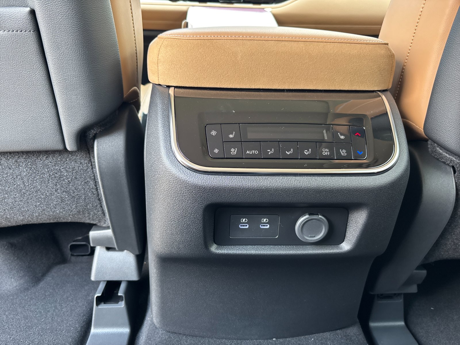New 2027 BLACK OBSIDIAN INFINITI Luxe 4WD image 34