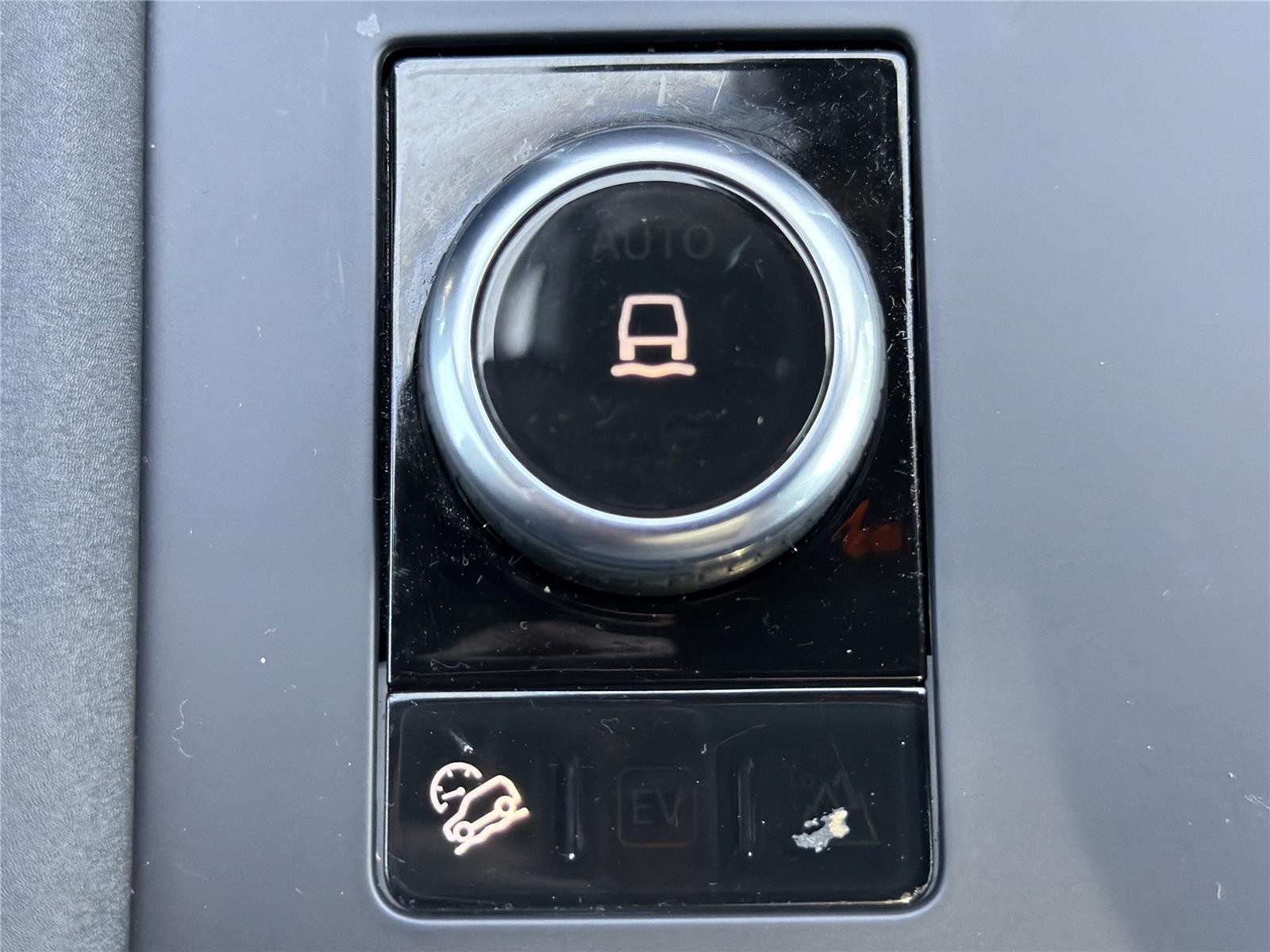 Used 2024 Fuji White Land Rover Dynamic SE image 18