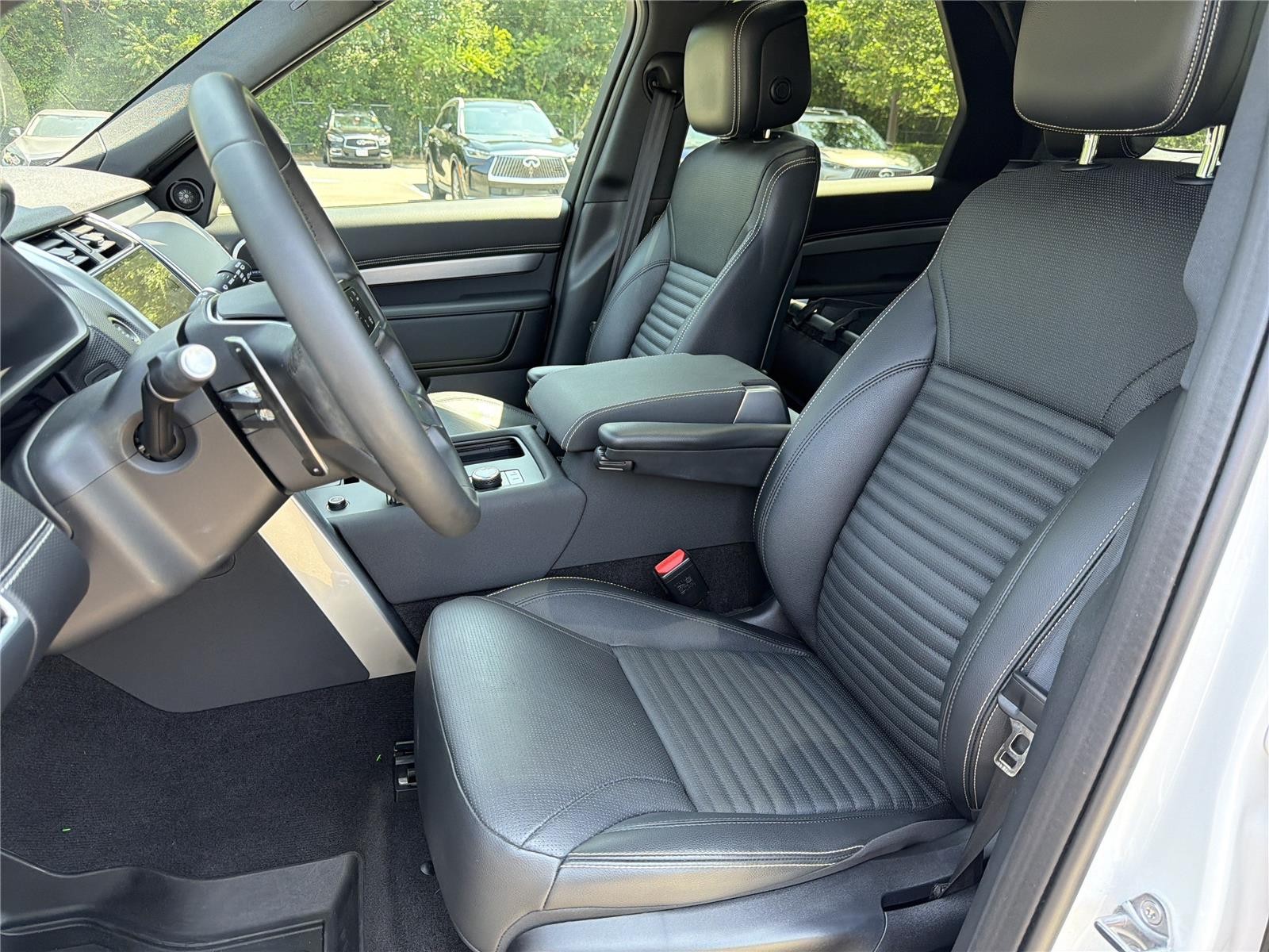 Used 2024 Fuji White Land Rover Dynamic SE image 25