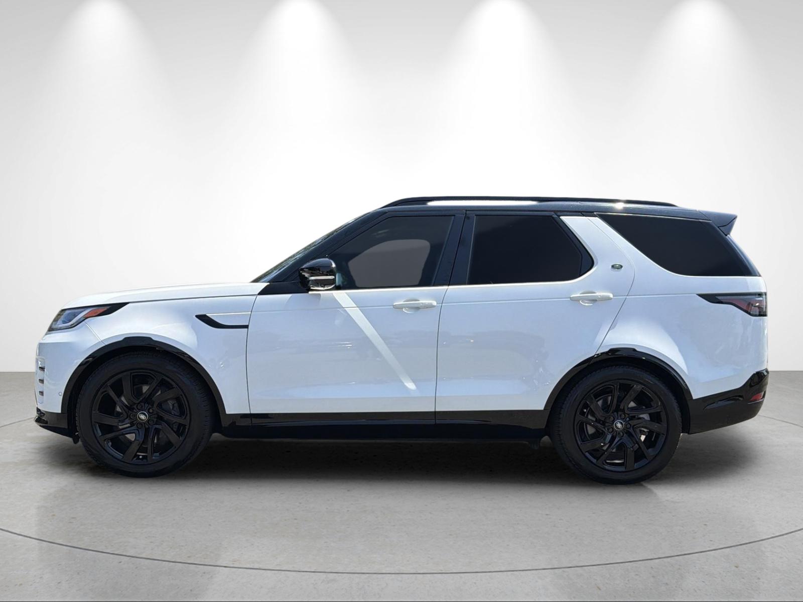 Used 2024 Fuji White Land Rover Dynamic SE image 2