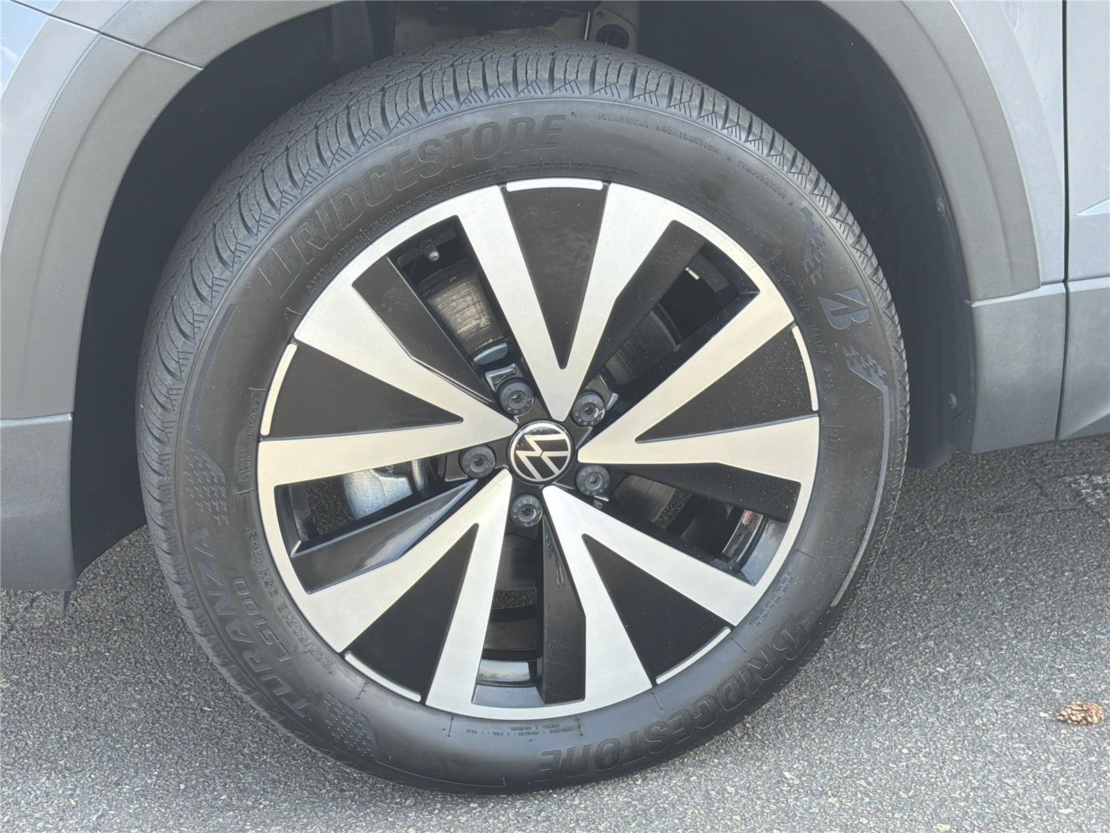 Used 2023 Pure Gray Volkswagen SE image 30