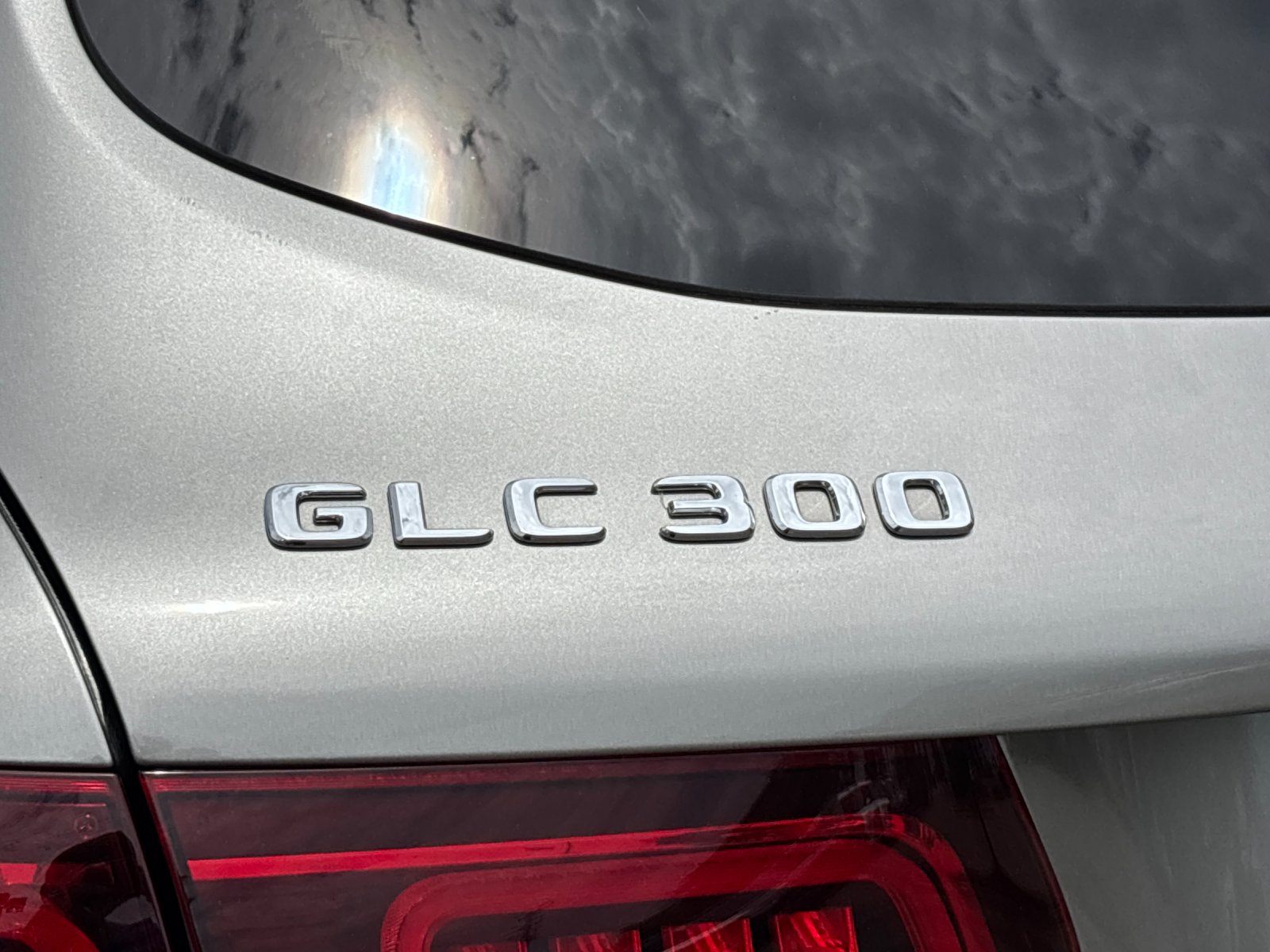 Used 2021 Mojave Silver Metallic Mercedes-Benz GLC 300 image 11