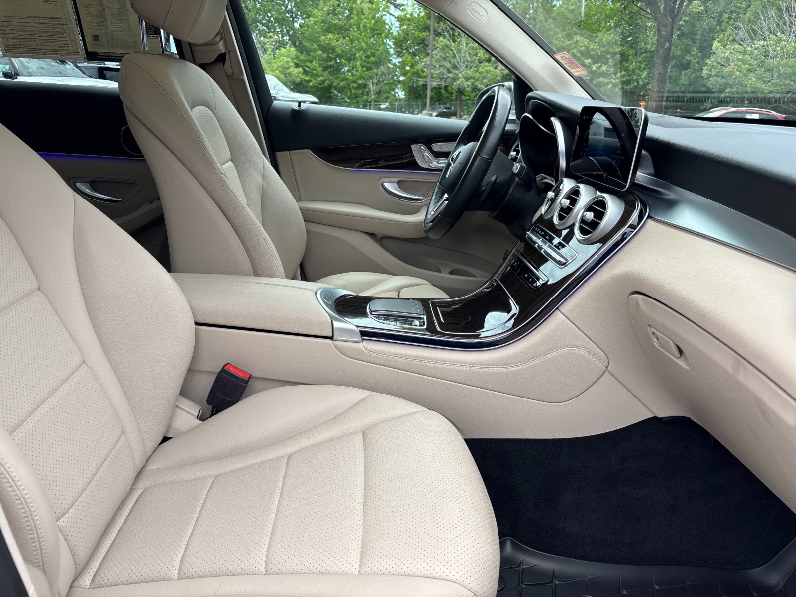 Used 2021 Mojave Silver Metallic Mercedes-Benz GLC 300 image 39