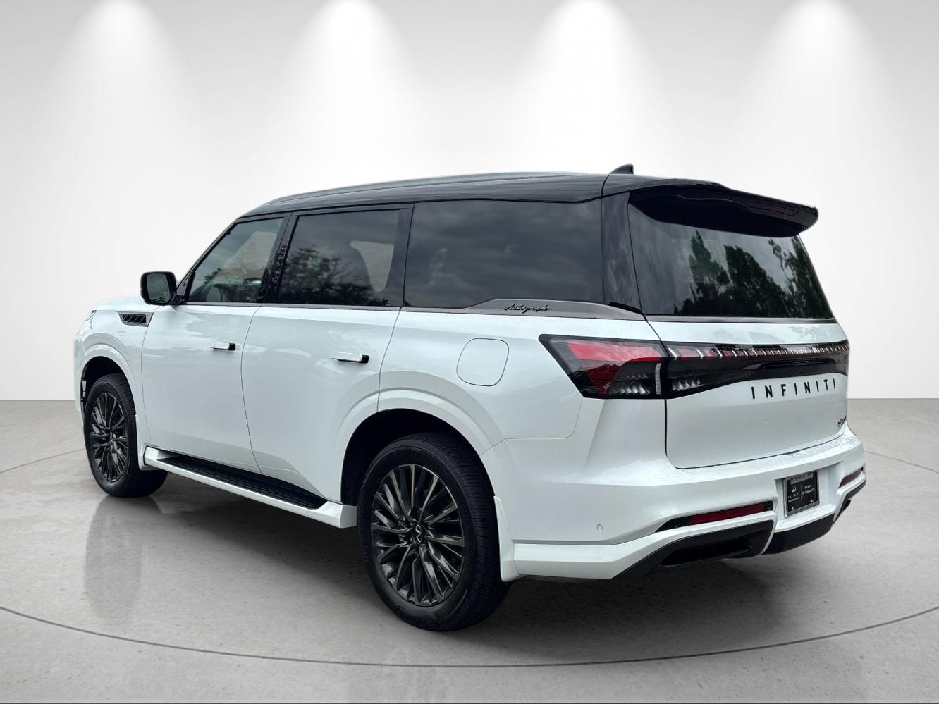 New 2027 2T RADIANT WHIT INFINITI Autograph 4WD image 3