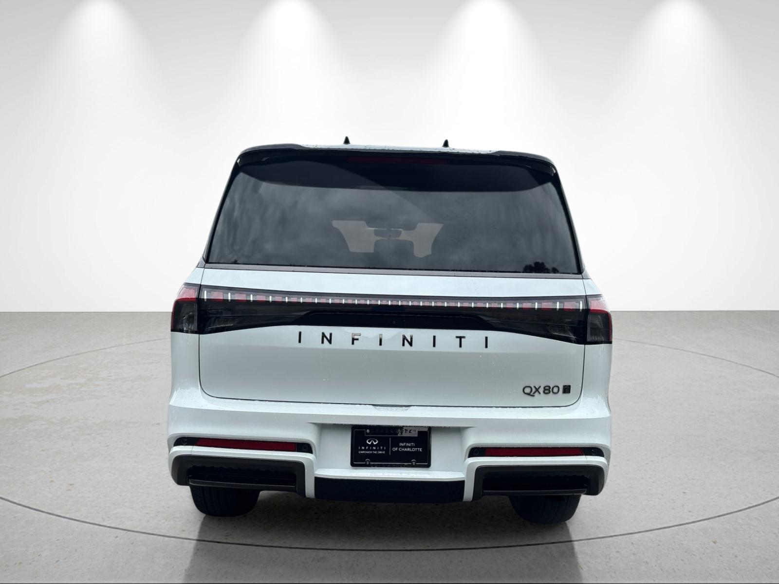 New 2027 2T RADIANT WHIT INFINITI Autograph 4WD image 4
