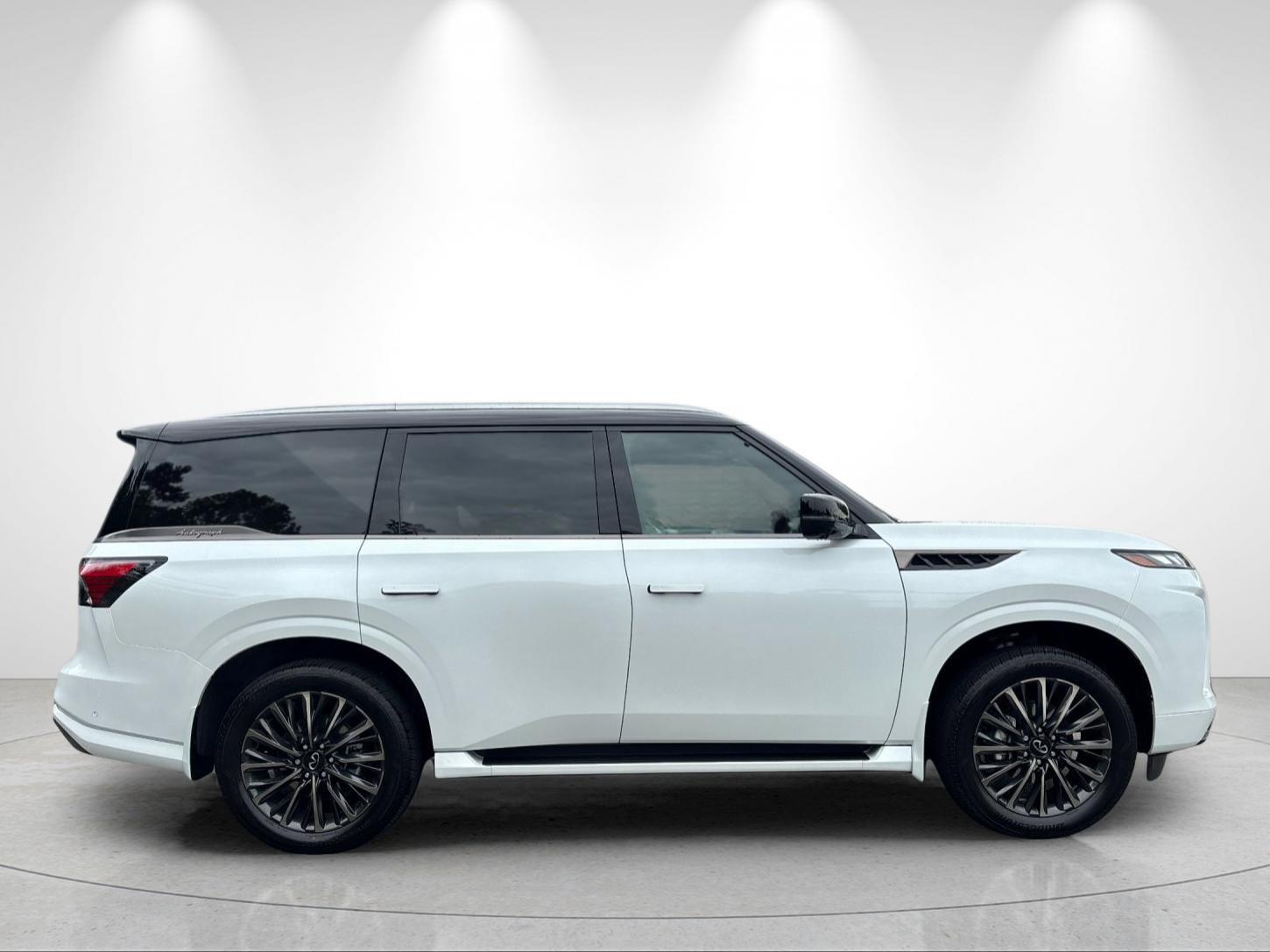New 2027 2T RADIANT WHIT INFINITI Autograph 4WD image 6