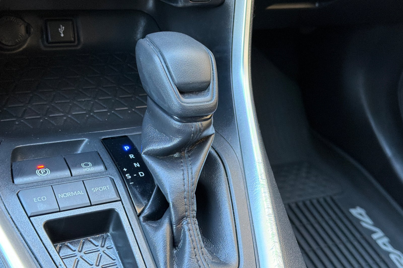 Used 2021 Silver Sky Metallic Toyota LE image 22