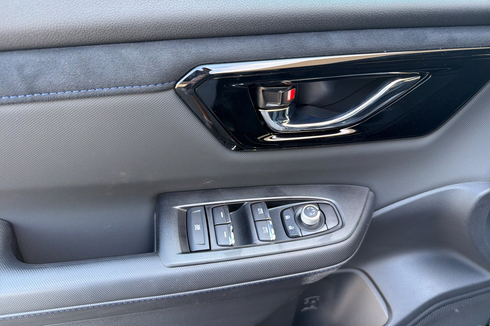 New 2026 CRYSTAL BLACK SILICA Subaru Limited Hybrid image 11
