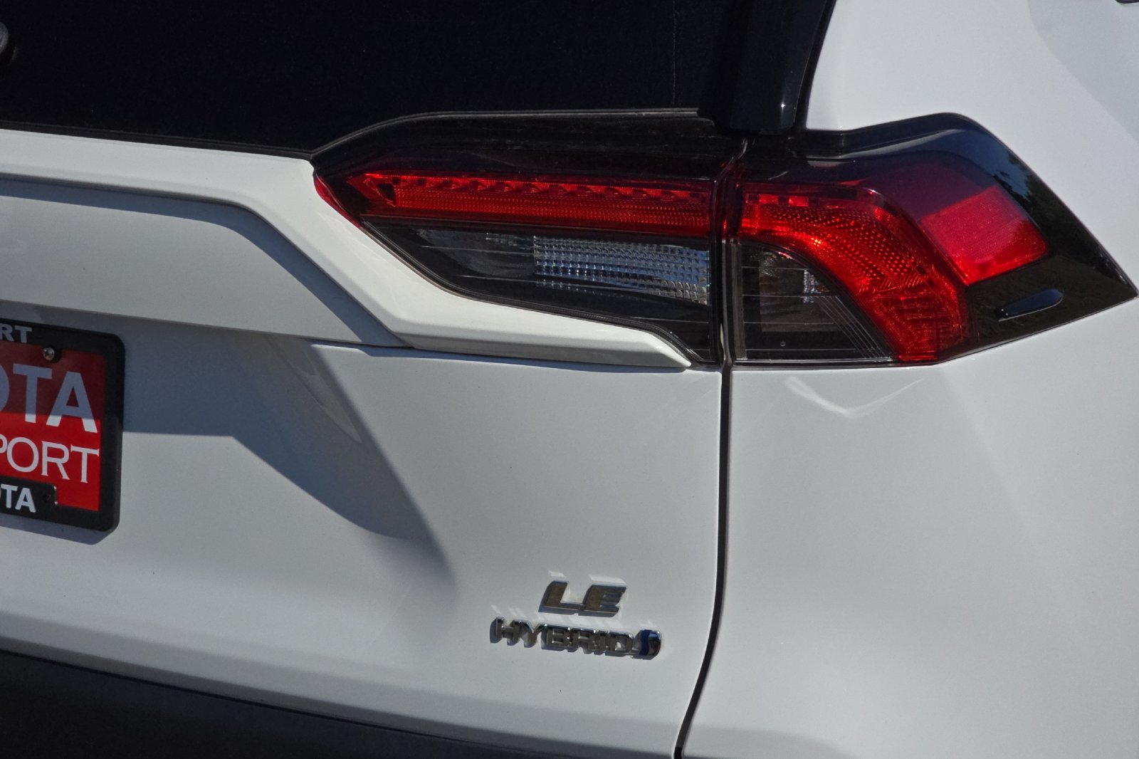 Used 2023 White Toyota LE image 22