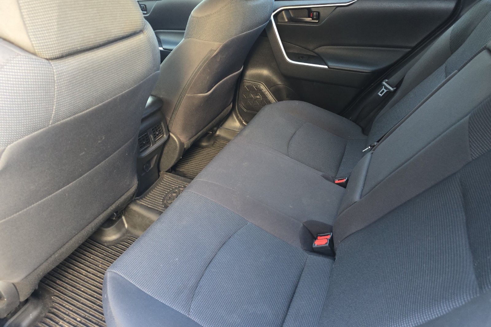 Used 2023 White Toyota LE image 9