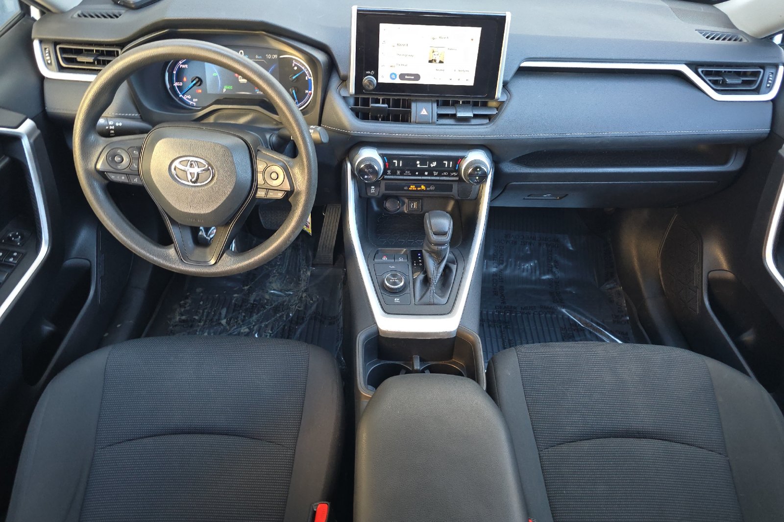 Used 2023 White Toyota LE image 10