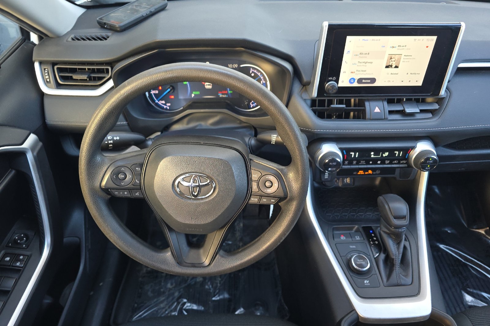 Used 2023 White Toyota LE image 11