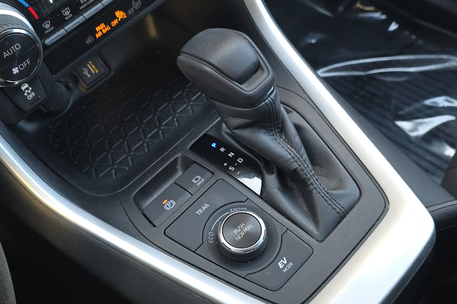 Used 2023 White Toyota LE image 18