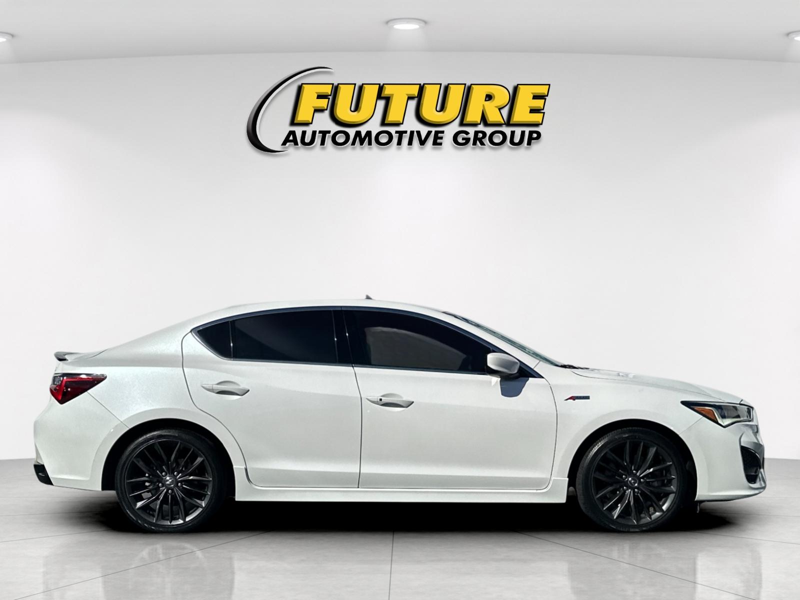 Used 2022 White Acura Technology & A-Spec Packages image 2