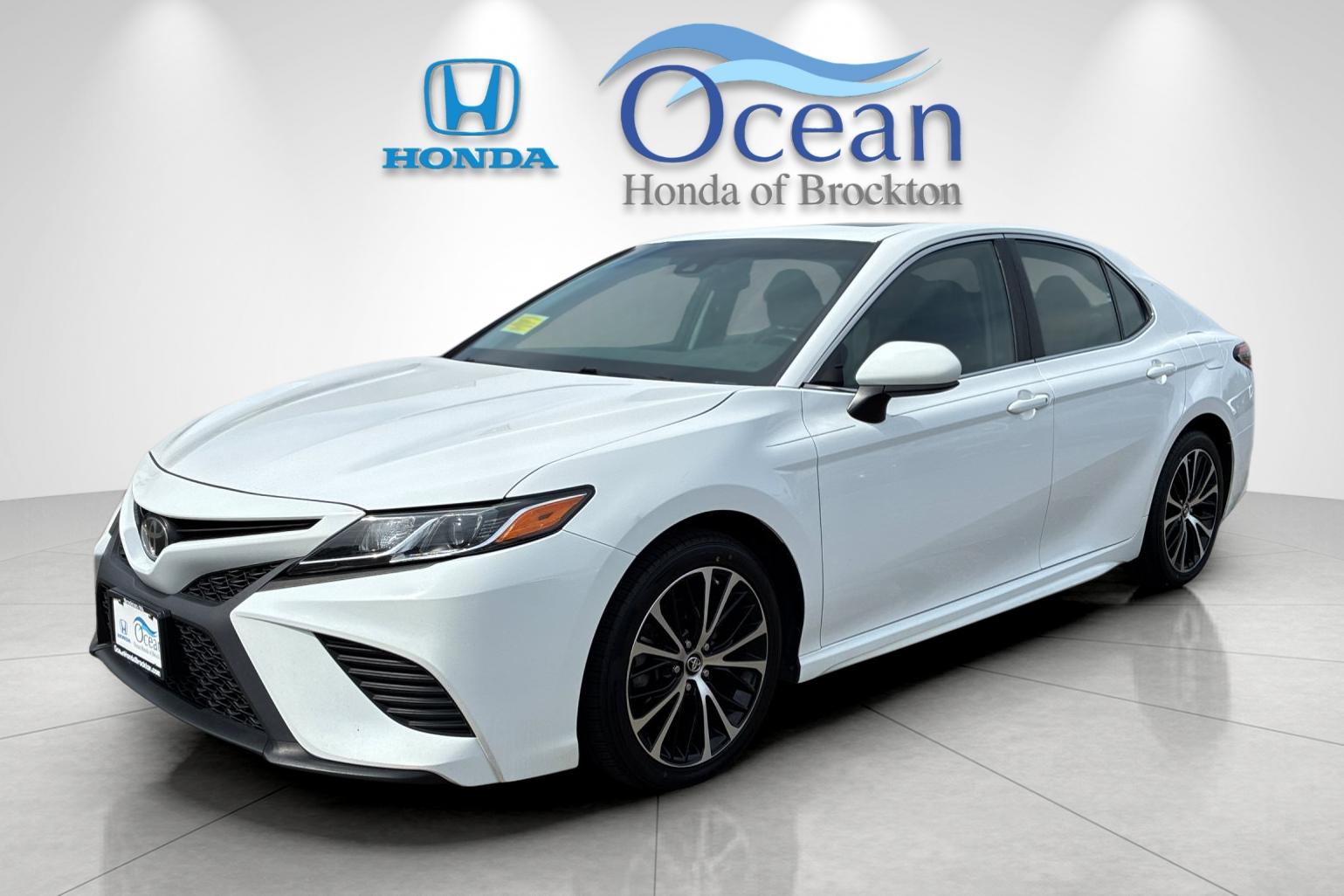 Used 2018 Super White Toyota SE image 7