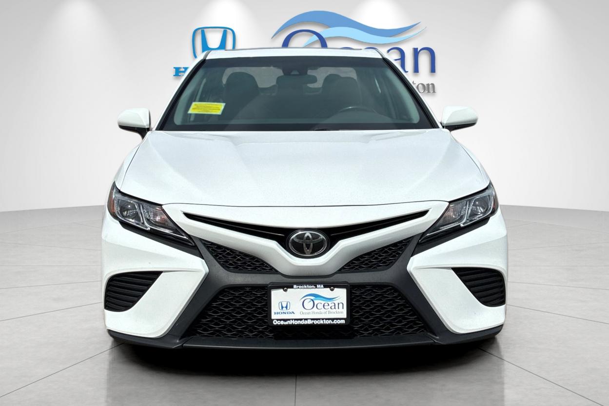 Used 2018 Super White Toyota SE image 8