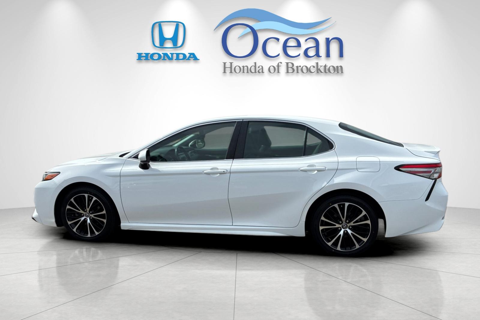 Used 2018 Super White Toyota SE image 6