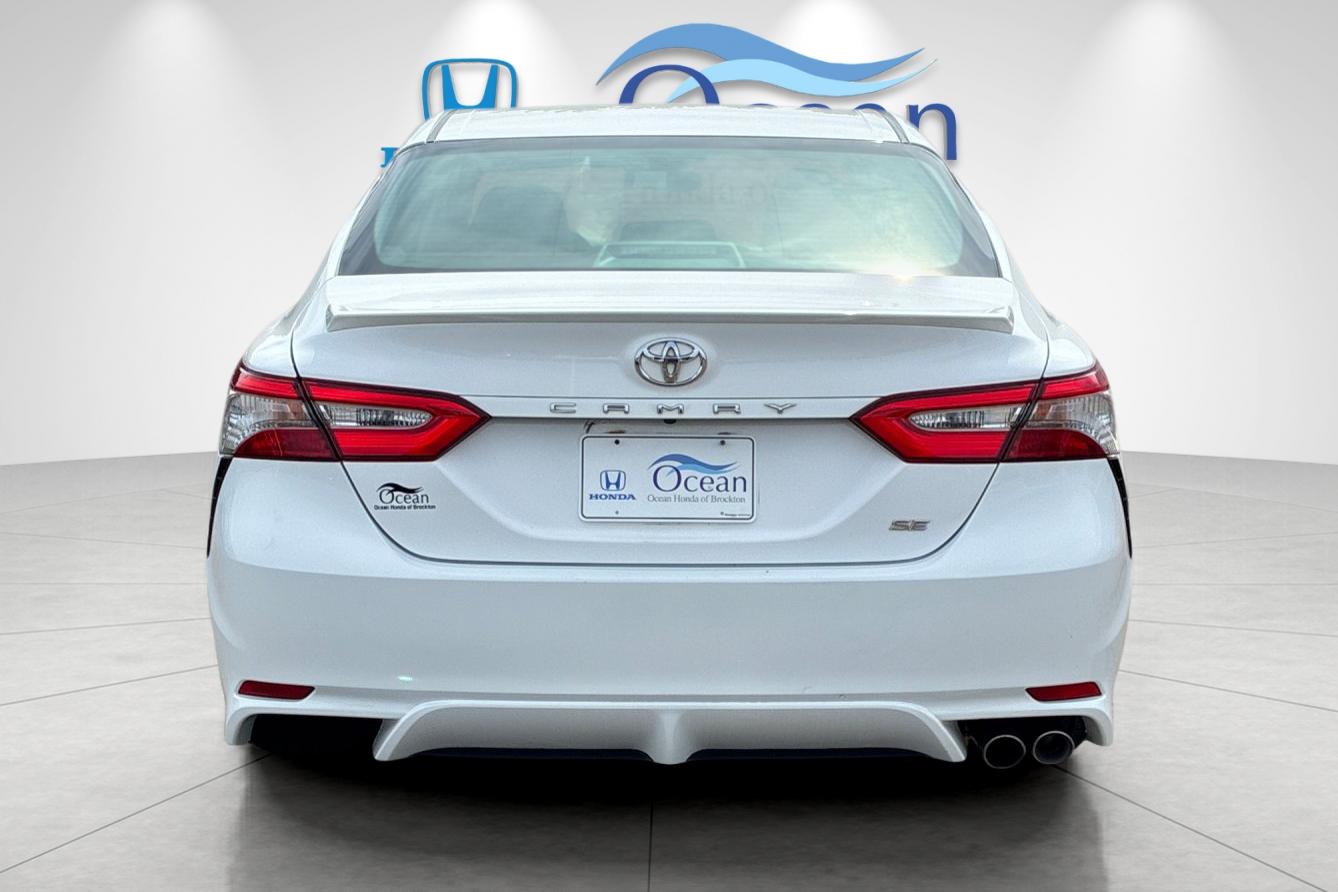 Used 2018 Super White Toyota SE image 4