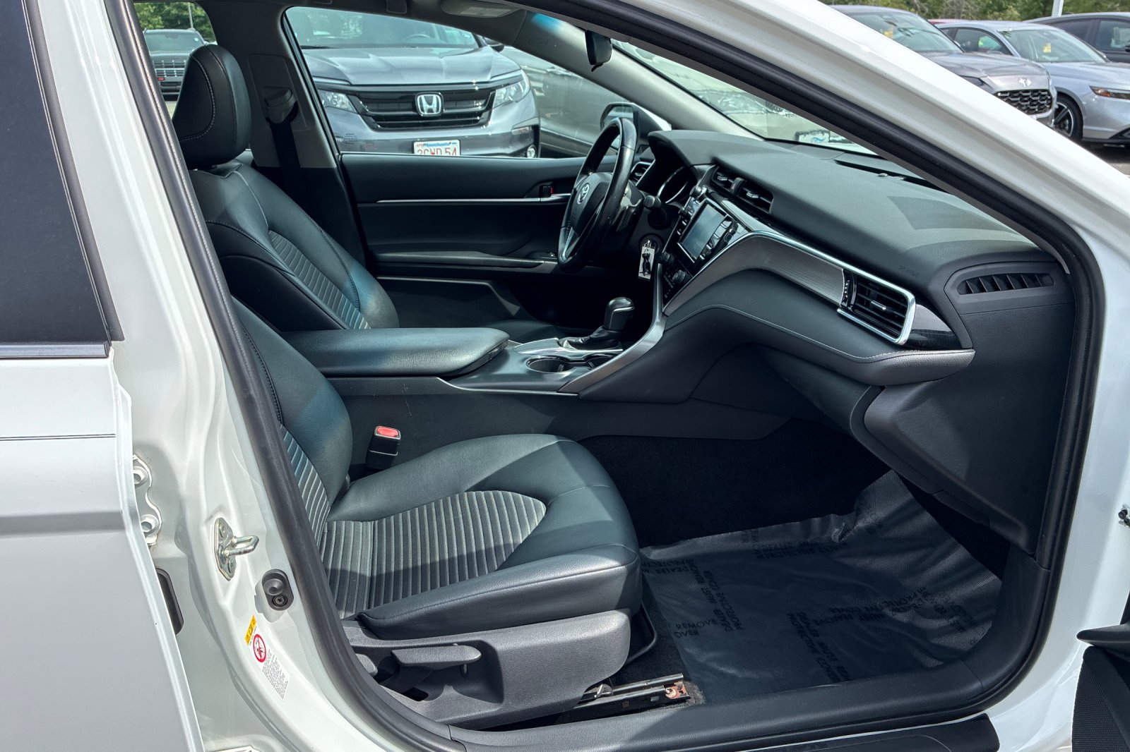 Used 2018 Super White Toyota SE image 19