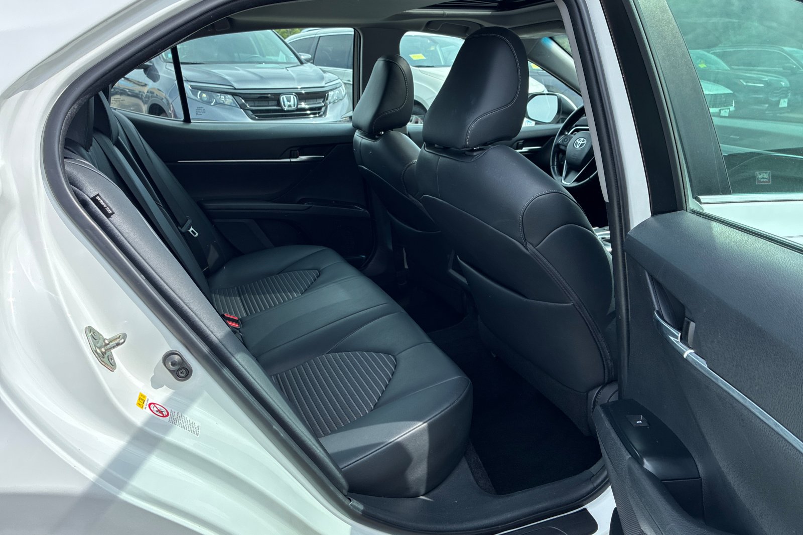 Used 2018 Super White Toyota SE image 16