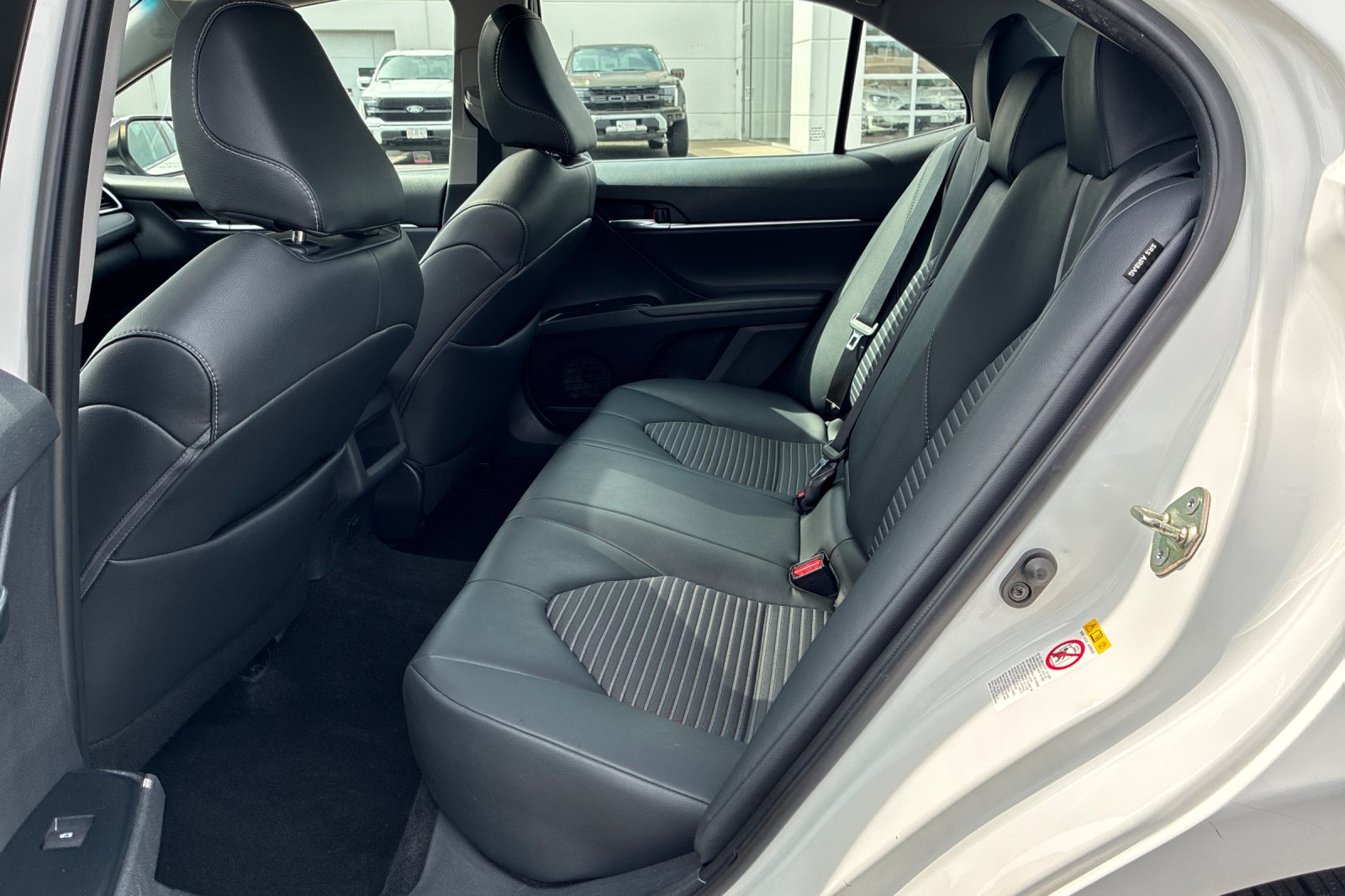 Used 2018 Super White Toyota SE image 13