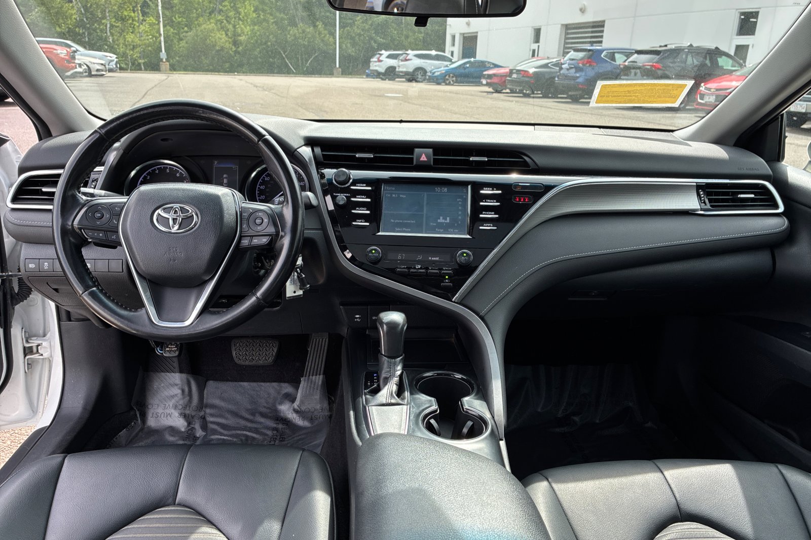 Used 2018 Super White Toyota SE image 14