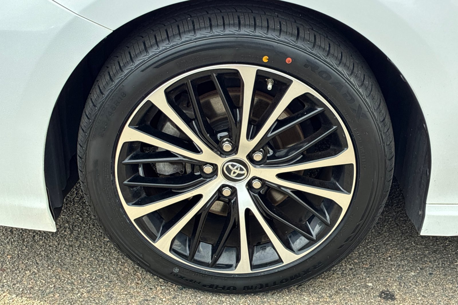 Used 2018 Super White Toyota SE image 34