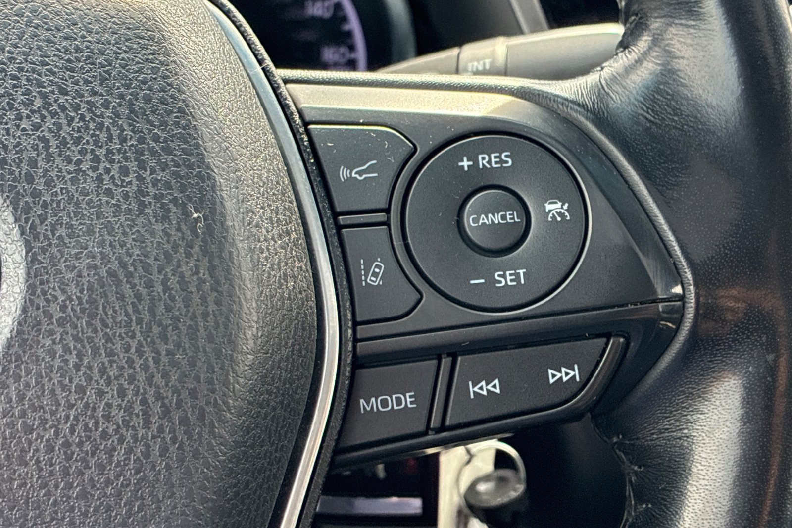 Used 2018 Super White Toyota SE image 29