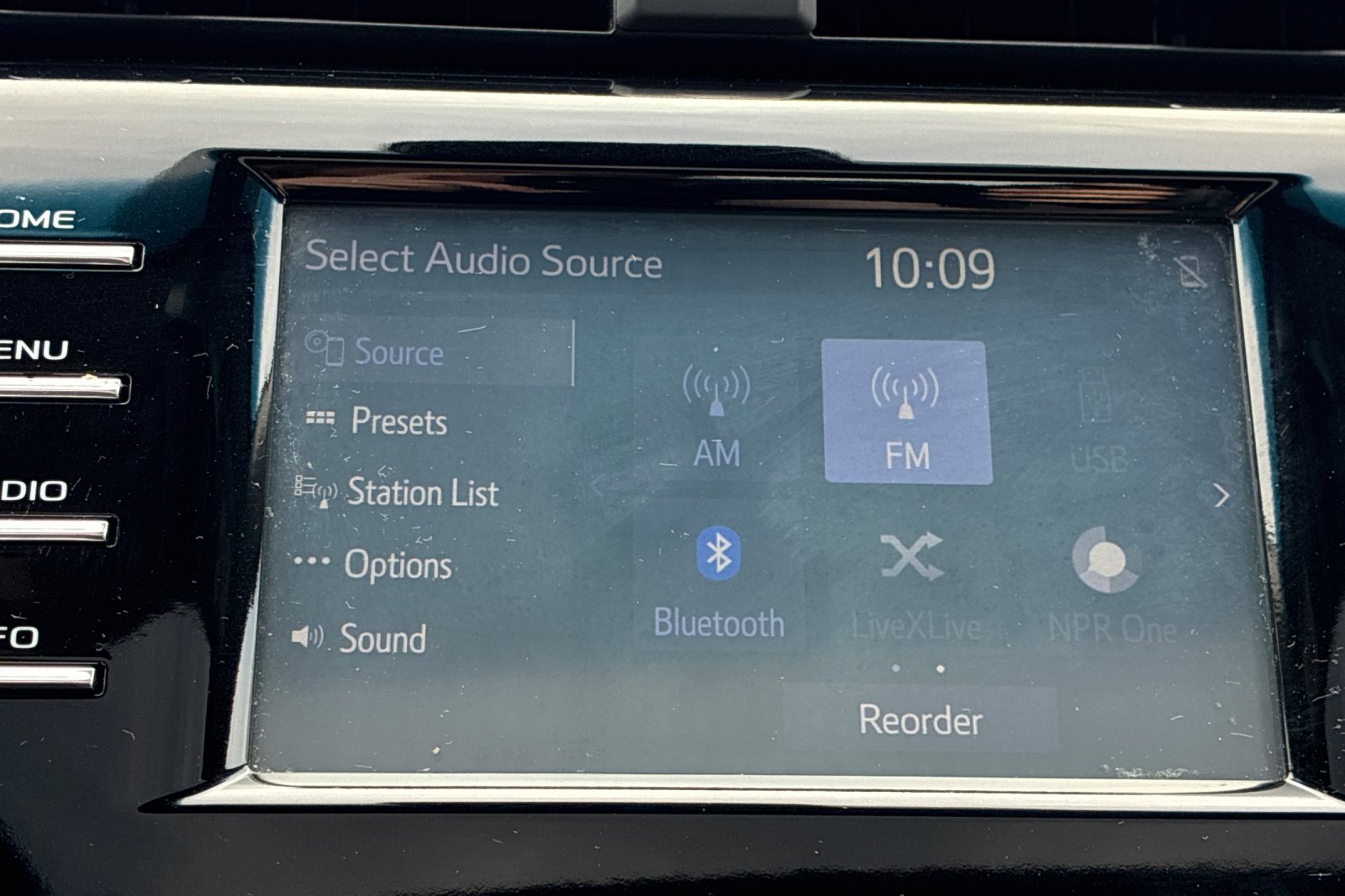 Used 2018 Super White Toyota SE image 21