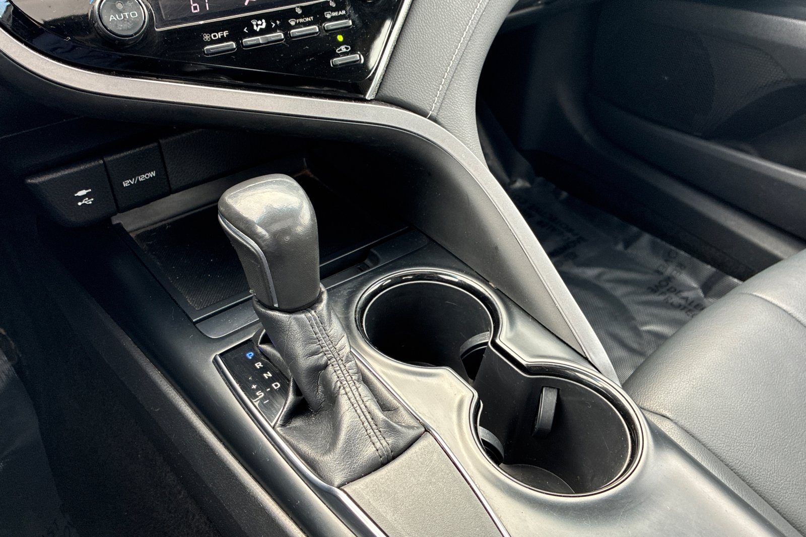 Used 2018 Super White Toyota SE image 24