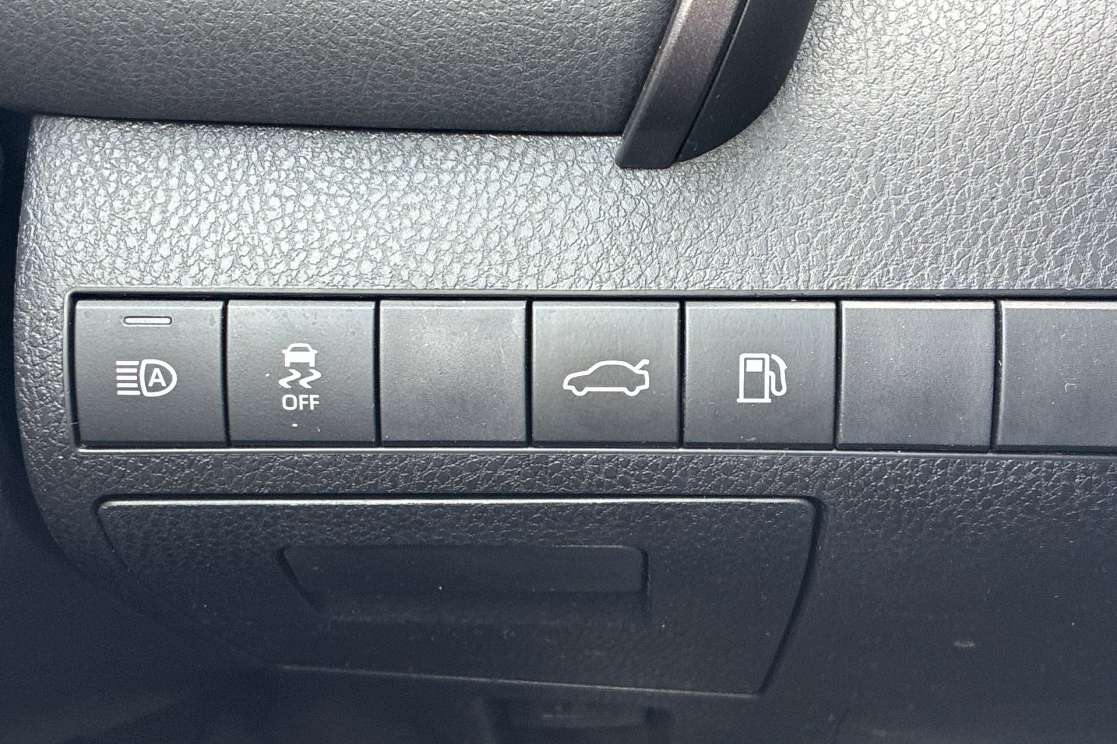Used 2018 Super White Toyota SE image 36