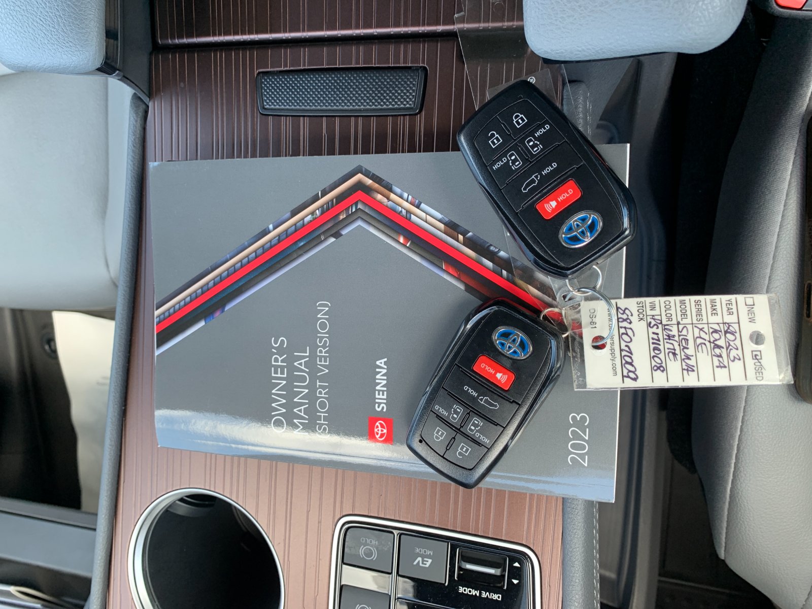 Used 2023 Beige Toyota XLE image 9