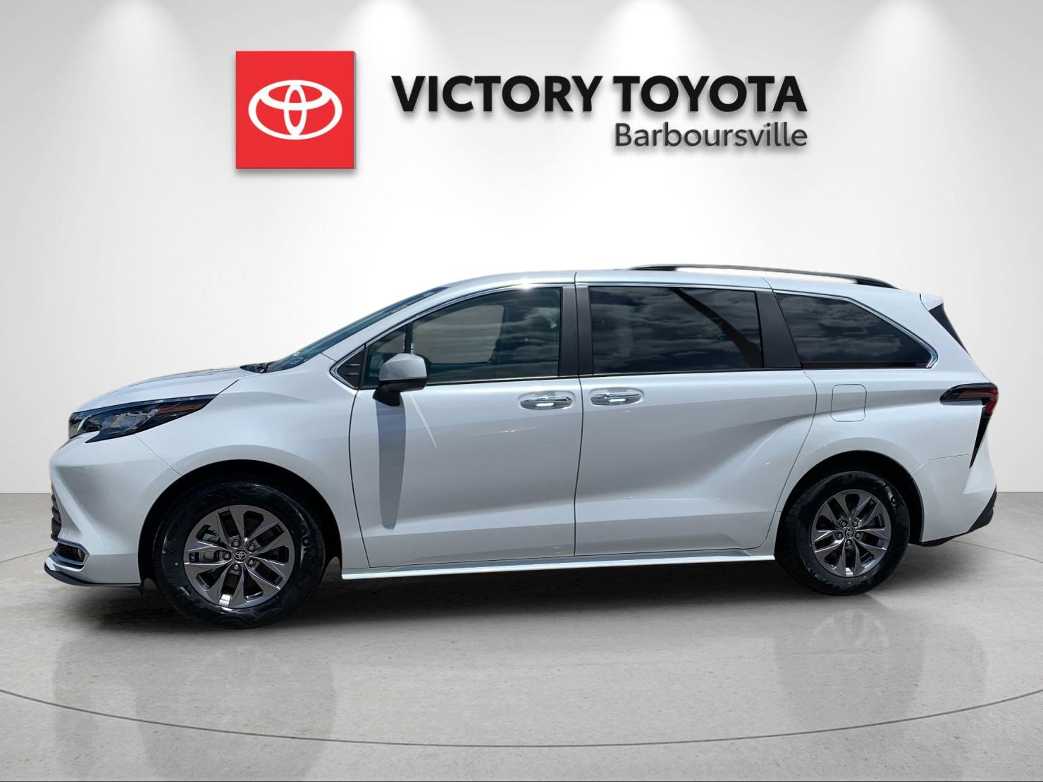 Used 2023 Beige Toyota XLE image 2