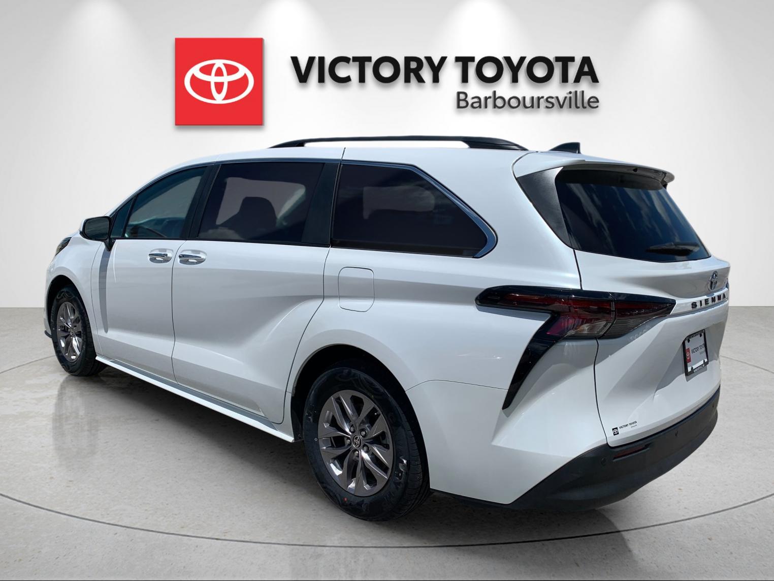 Used 2023 Beige Toyota XLE image 3