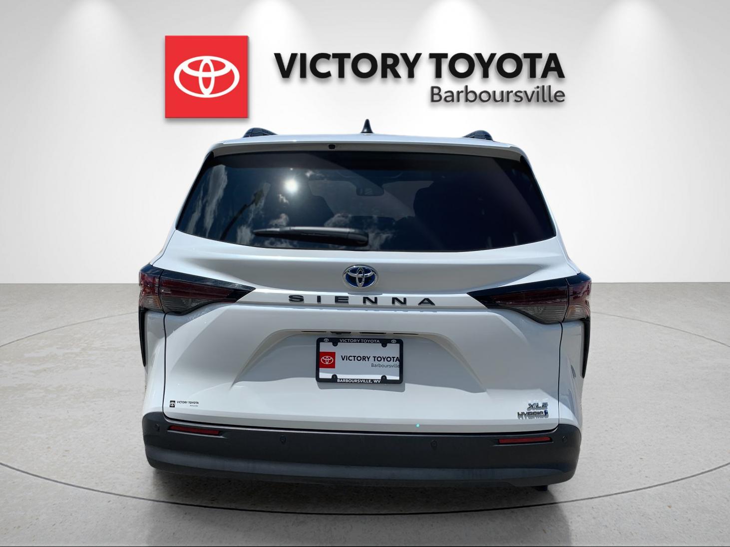 Used 2023 Beige Toyota XLE image 4