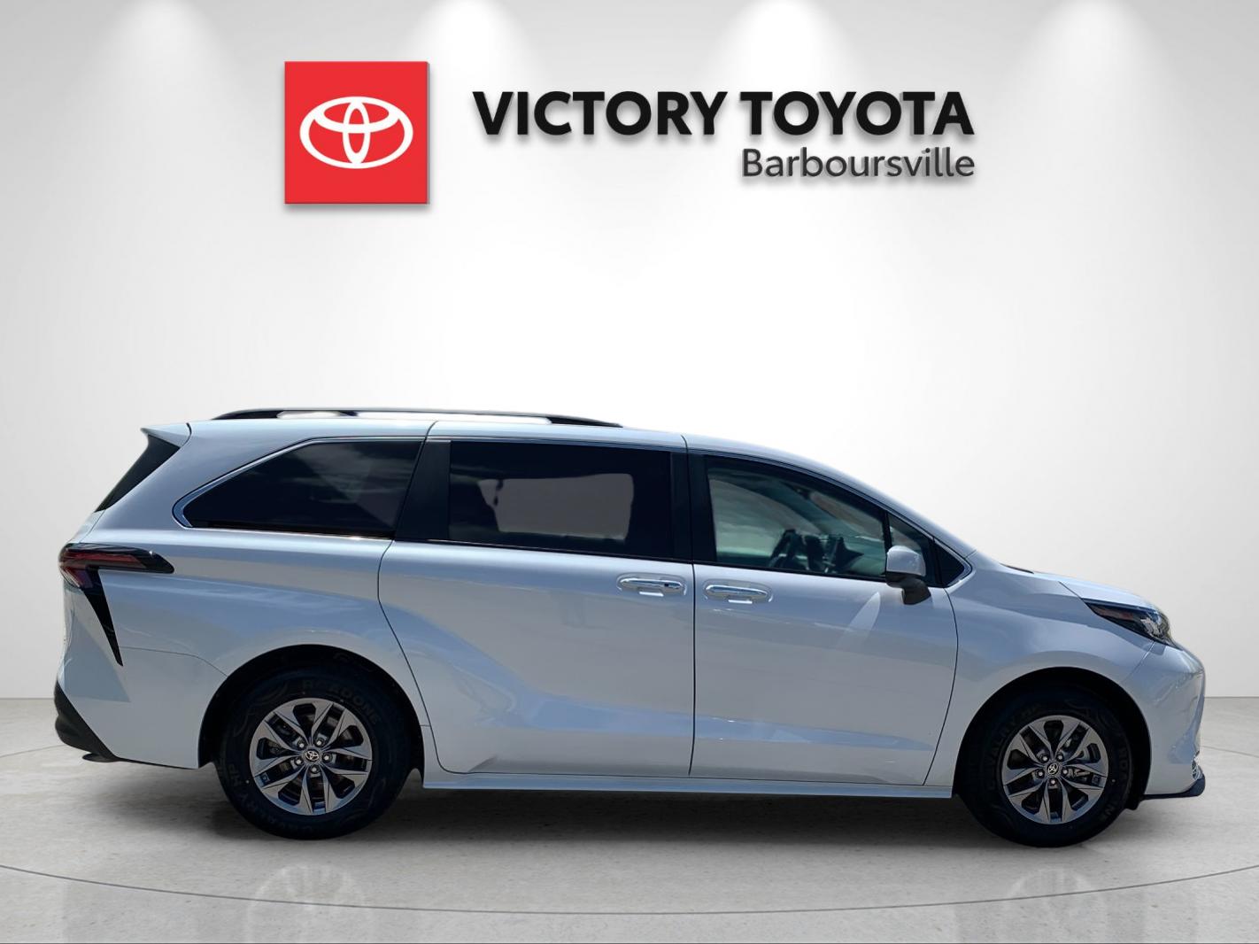 Used 2023 Beige Toyota XLE image 6