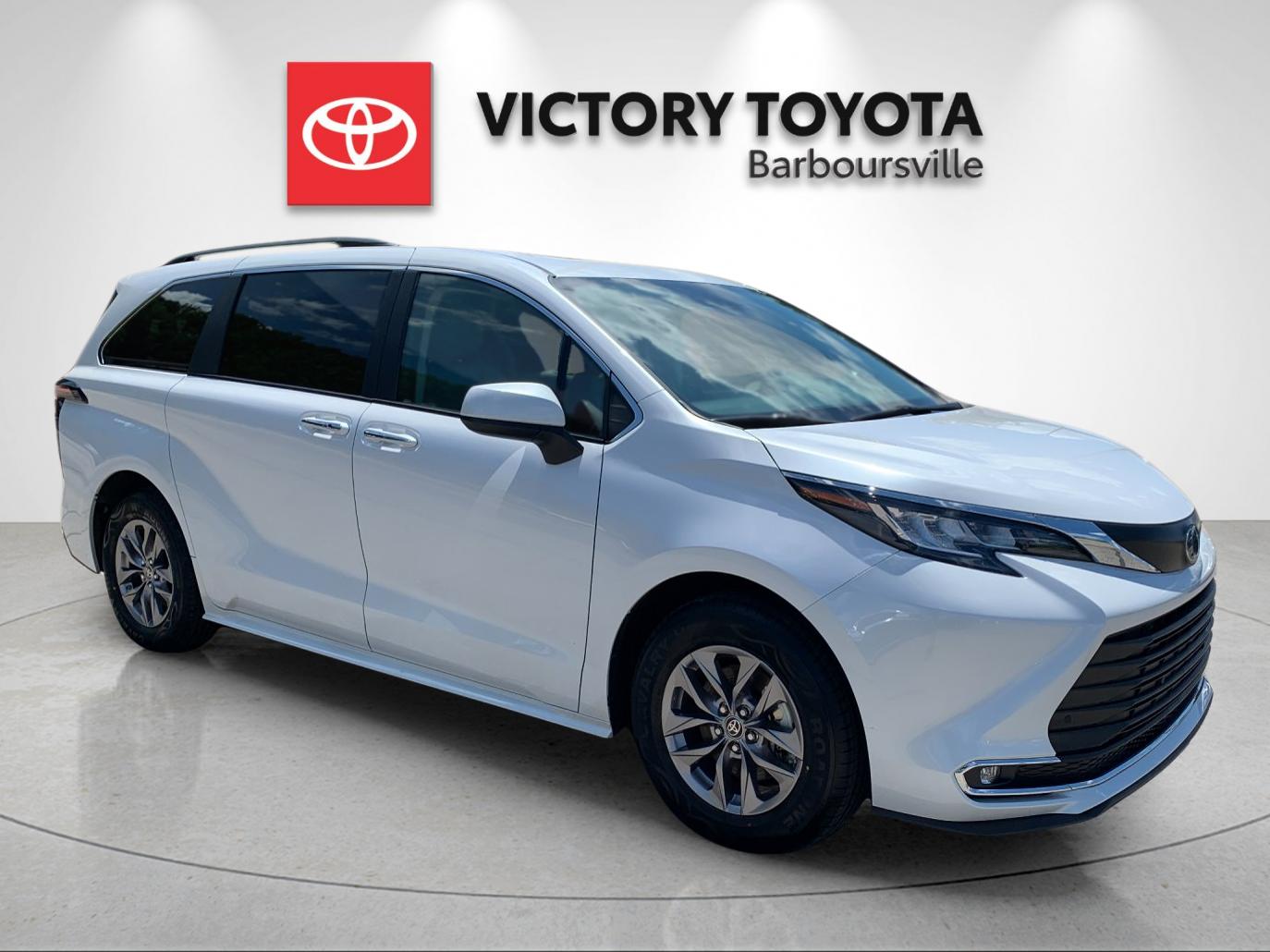 Used 2023 Beige Toyota XLE image 5