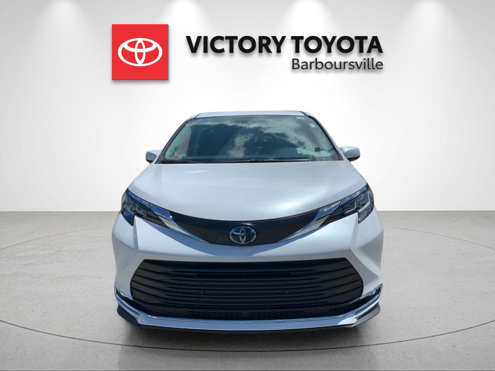 Used 2023 Beige Toyota XLE image 8