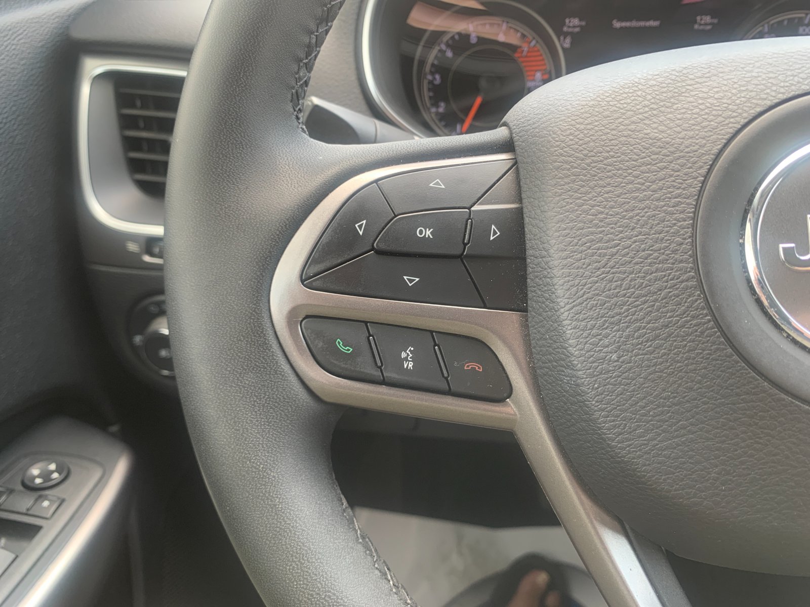 Used 2022 Gray Jeep Latitude Lux image 28