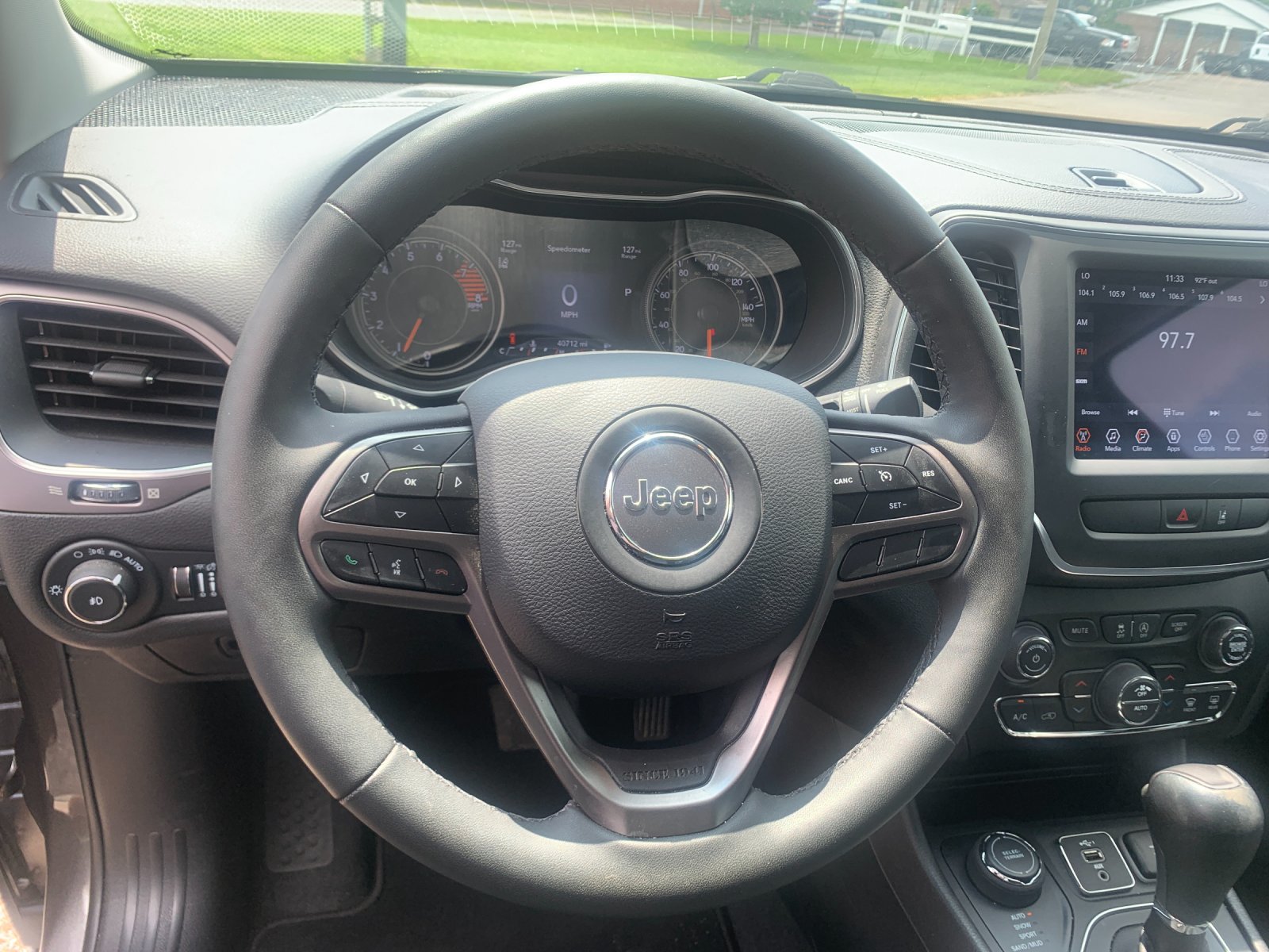 Used 2022 Gray Jeep Latitude Lux image 27