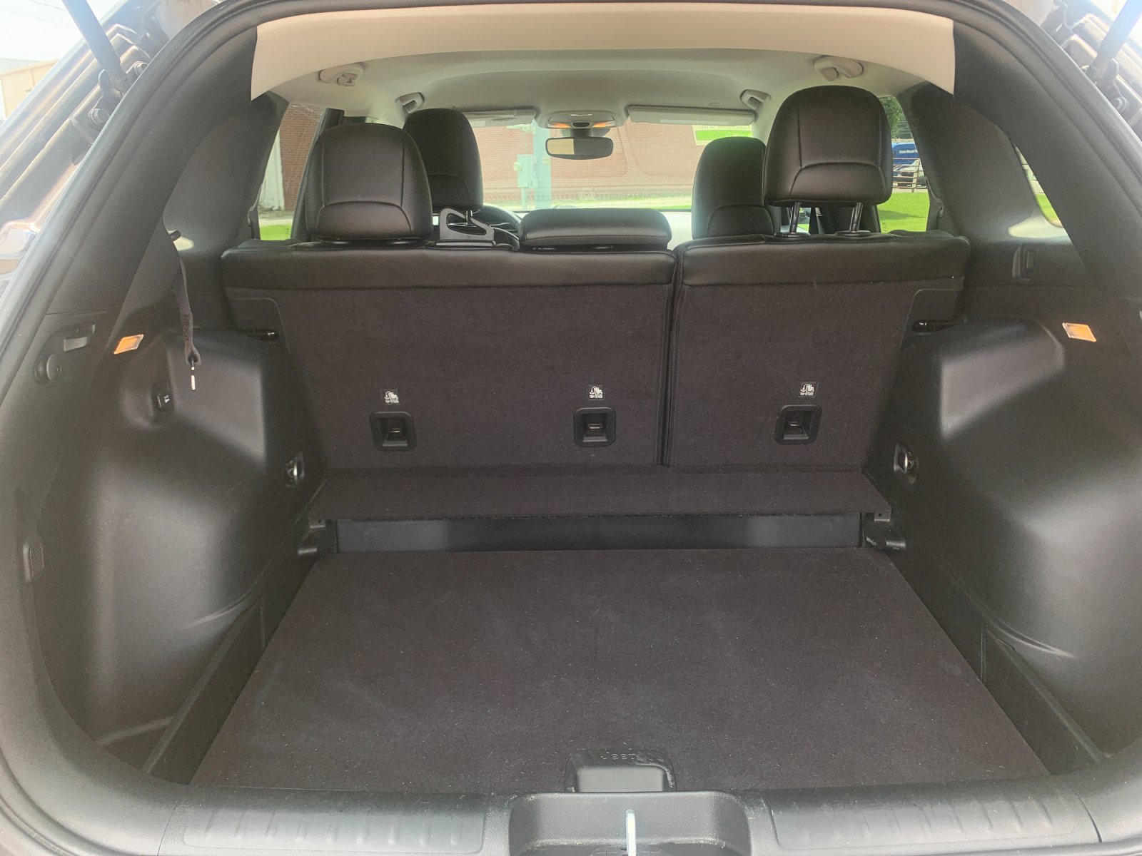 Used 2022 Gray Jeep Latitude Lux image 19