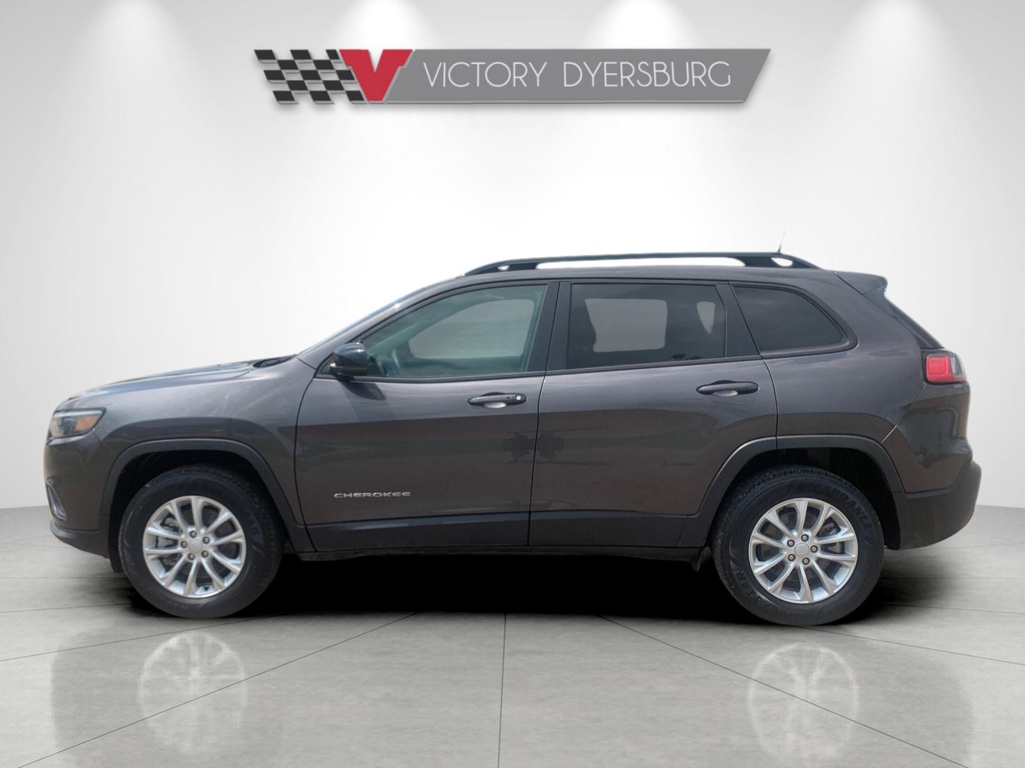 Used 2022 Gray Jeep Latitude Lux image 7