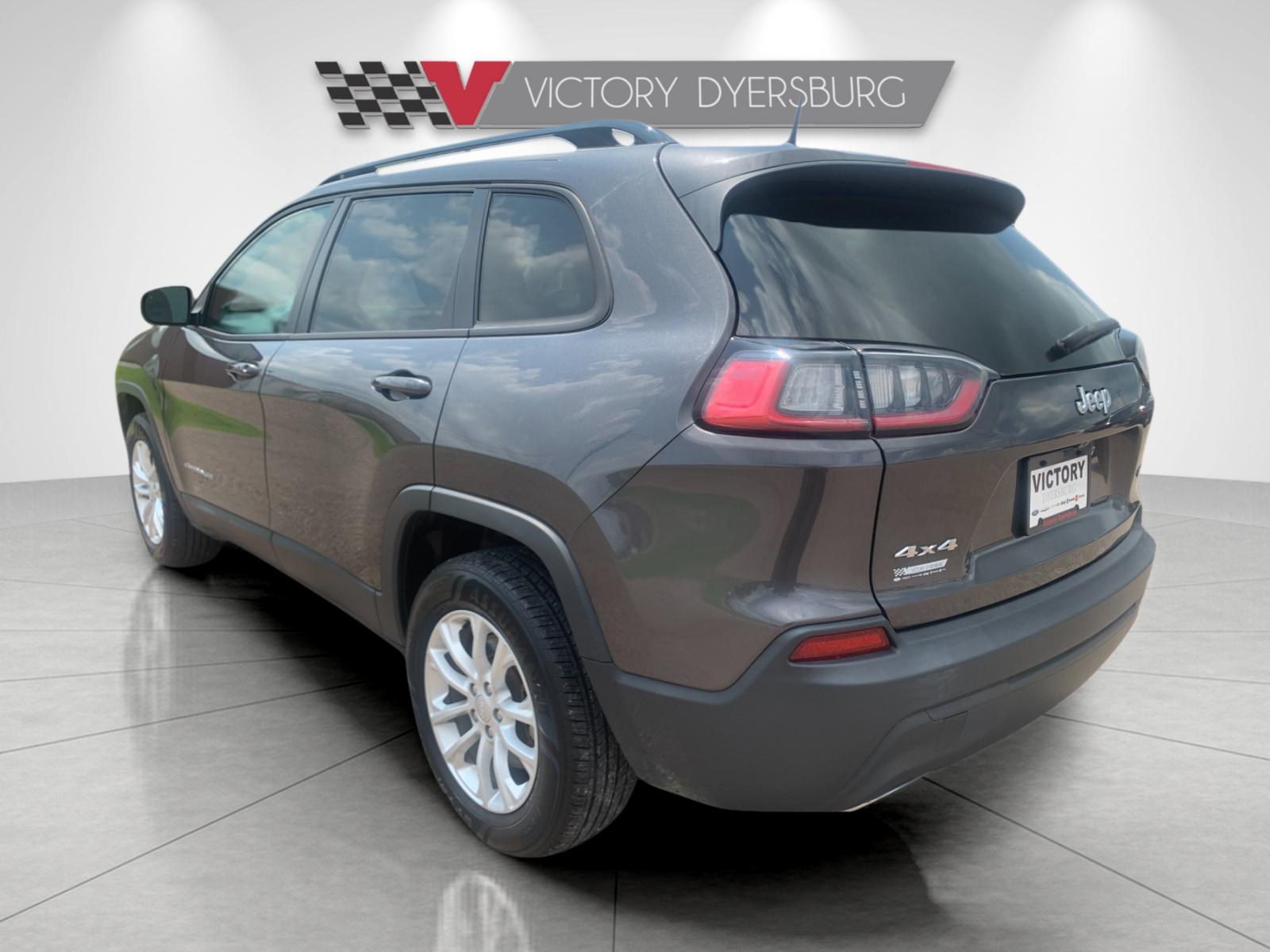 Used 2022 Gray Jeep Latitude Lux image 6