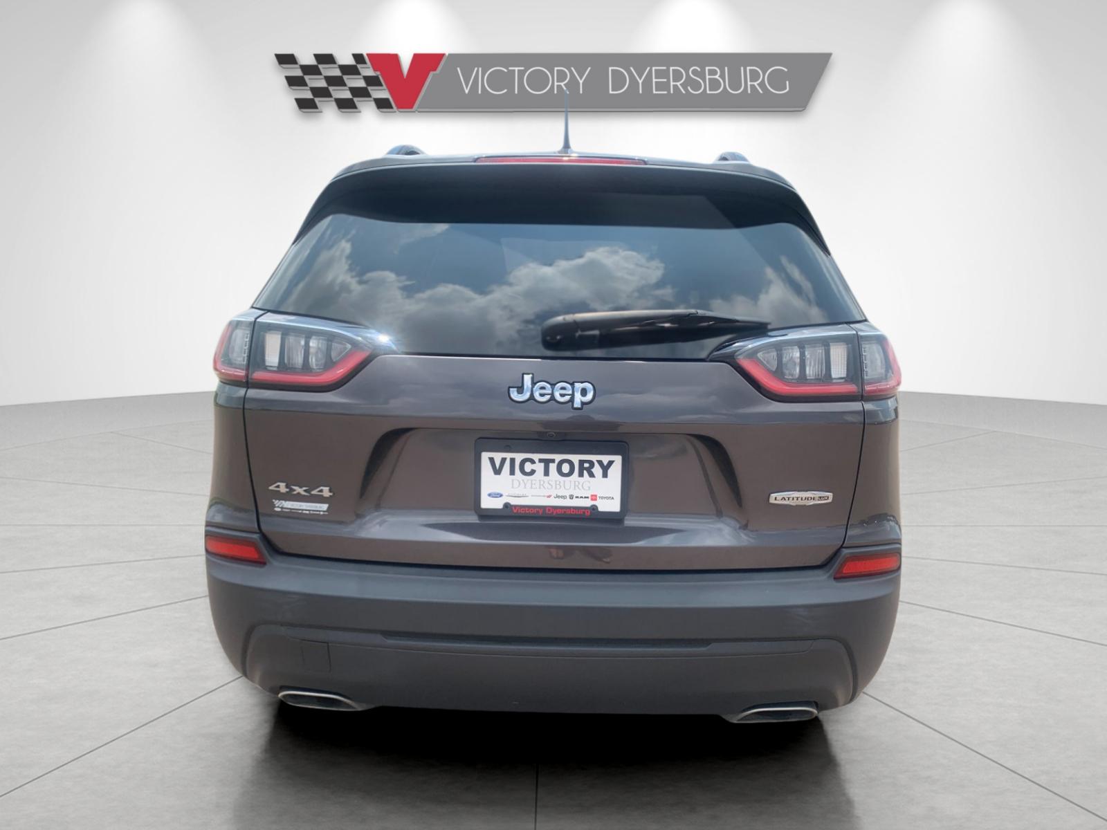 Used 2022 Gray Jeep Latitude Lux image 5