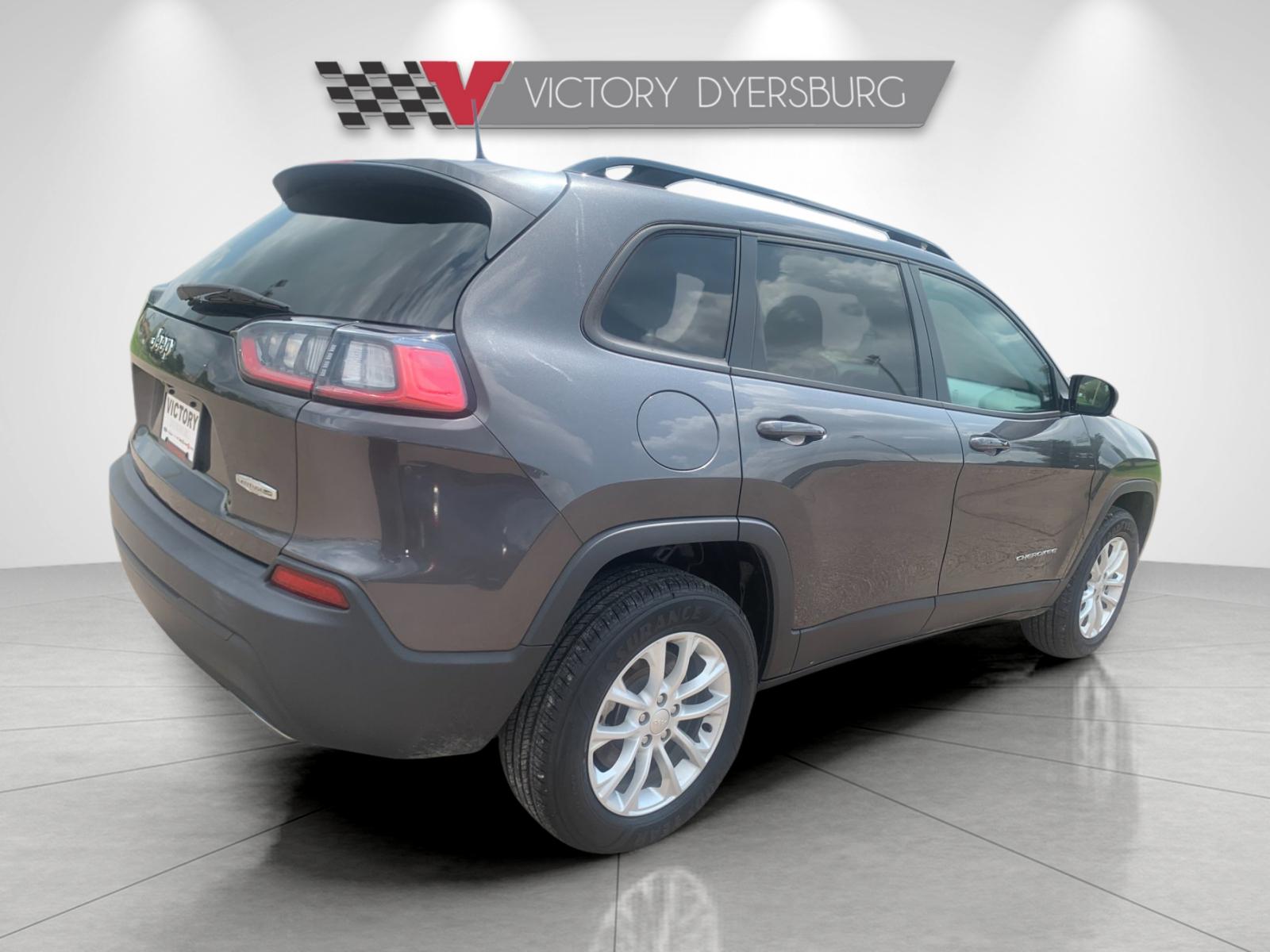 Used 2022 Gray Jeep Latitude Lux image 4