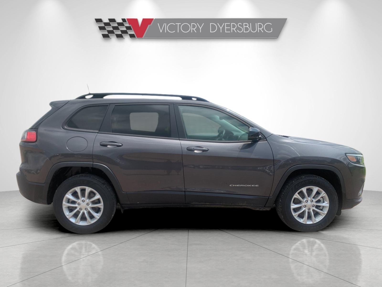 Used 2022 Gray Jeep Latitude Lux image 3