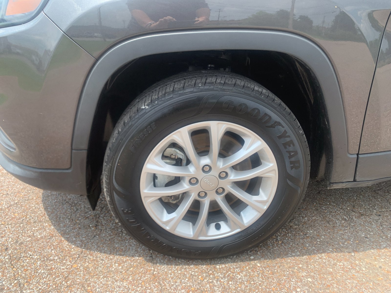 Used 2022 Gray Jeep Latitude Lux image 33