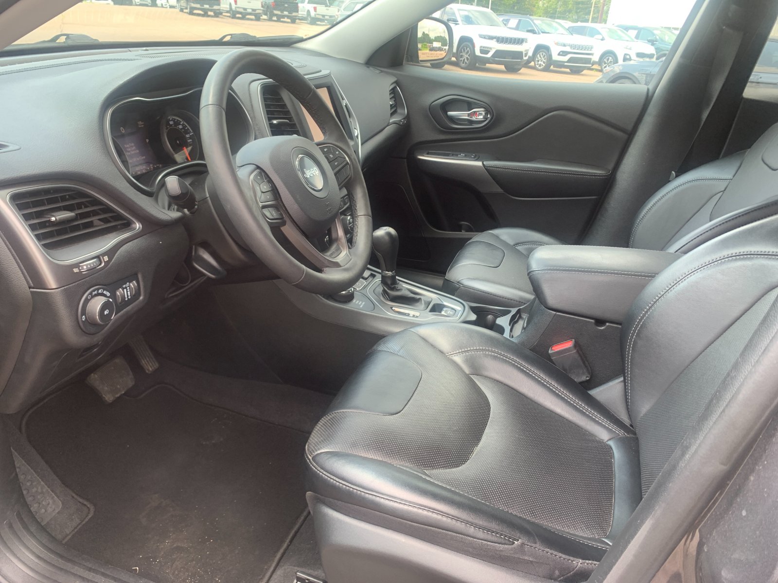 Used 2022 Gray Jeep Latitude Lux image 12